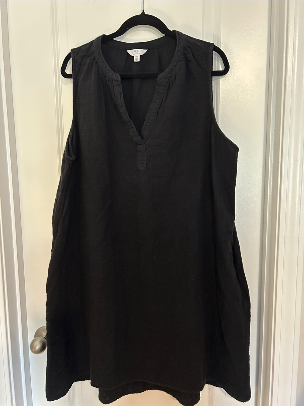 Time and Tru Black Sleeveless V-Neck A-Line Tunic
